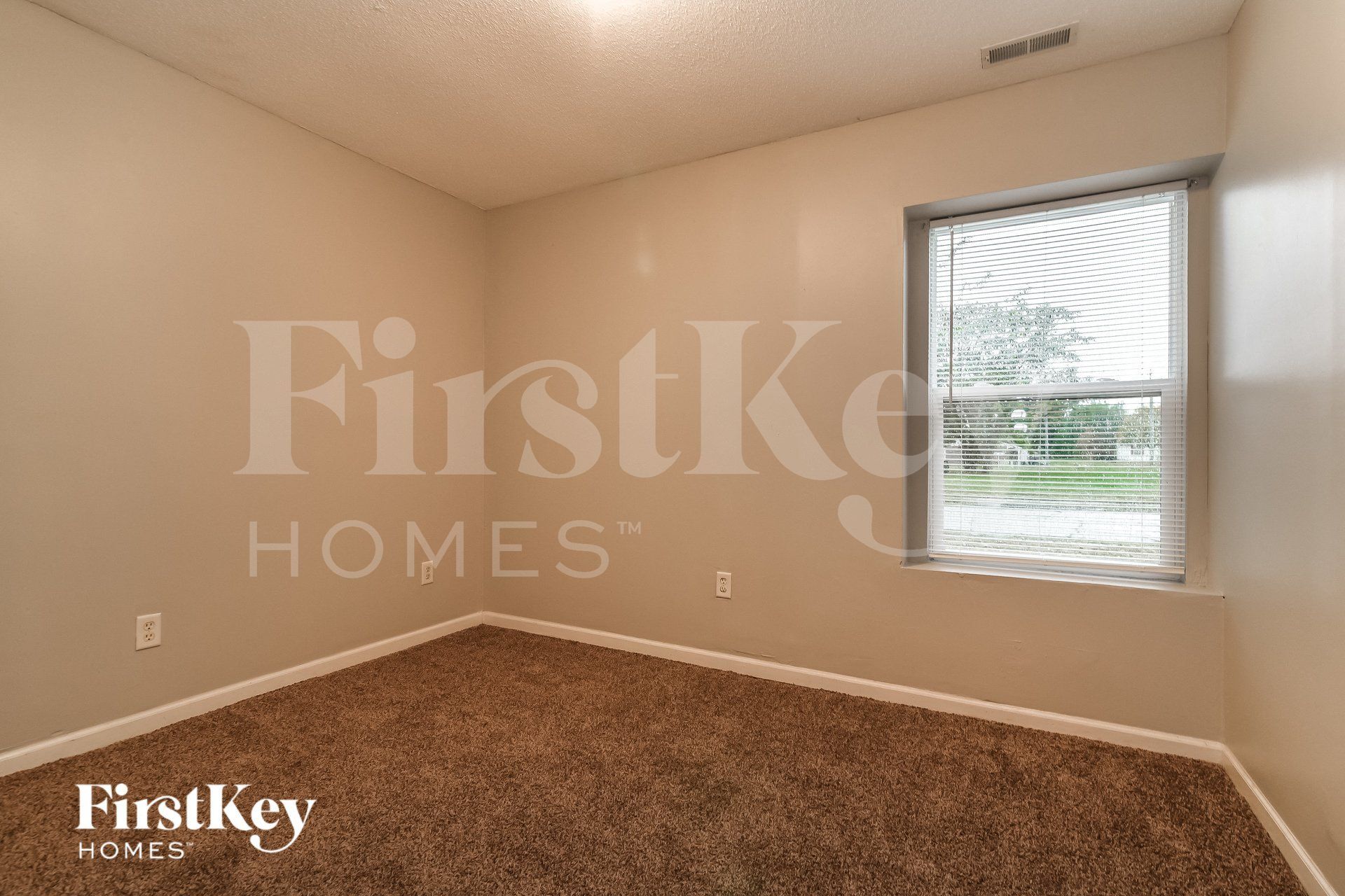 Building Photo - 2529 N Parker Ave