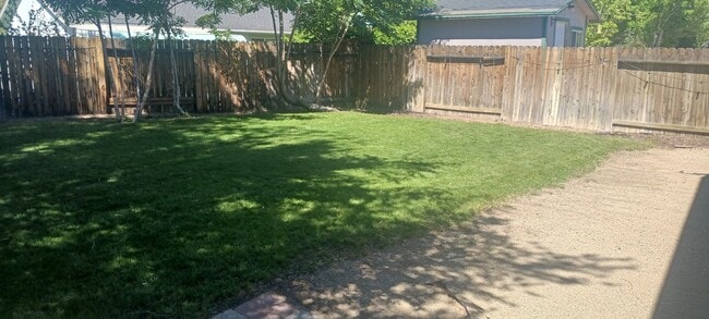Building Photo - Beautiful Northridge Home