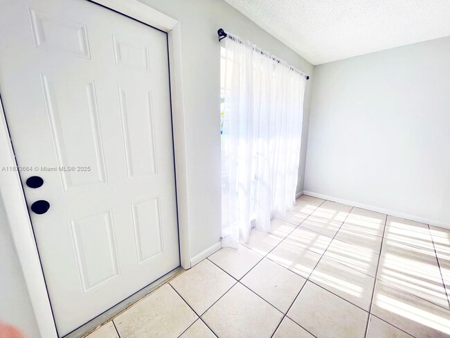 Building Photo - 4503 SE Ontario Dr