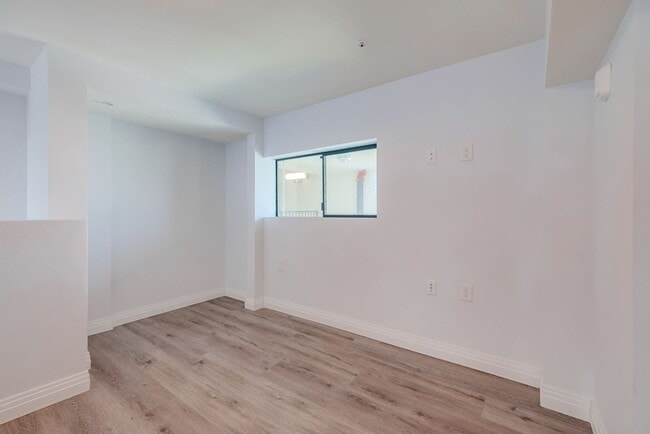 Building Photo - Prime Koreatown - Brand New 1Bd/1Ba 2 Story Loft w/W/D - 6 Weeks Free Rent Concession!