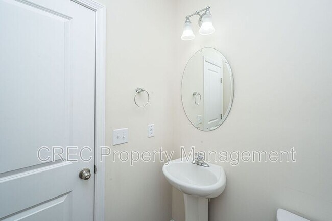 Building Photo - 201 Bigleaf Ct