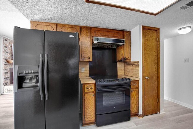 Building Photo - 9427 Braeburn Glen St