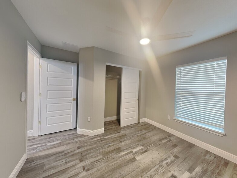 Building Photo - 13 Locust Loop