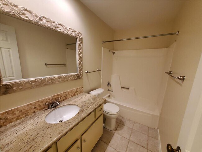 Building Photo - 1205 Doonesbury Dr