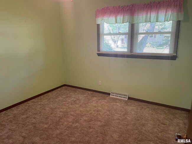 Building Photo - 4625 Candlelight Dr