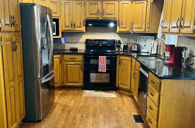 Building Photo - LOOK AT THIS GEM!  Schedule A Tour Today!!