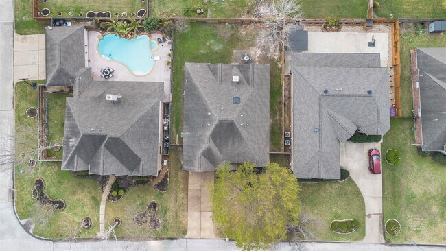 Building Photo - 9211 Memorial Hills Dr