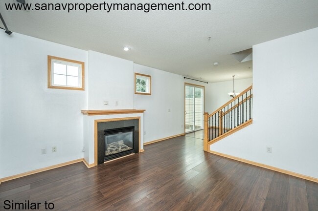 Building Photo - "Charming Family Haven: 2-Bed, 1.5-Bath Home with Versatile Loft in Prime Location"