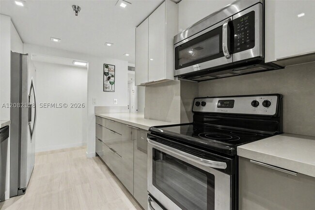 Building Photo - 210 174th St