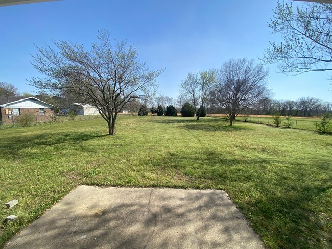 Building Photo - 3bed/2bath home on a HUGE FENCED LOT!!!!!!!!