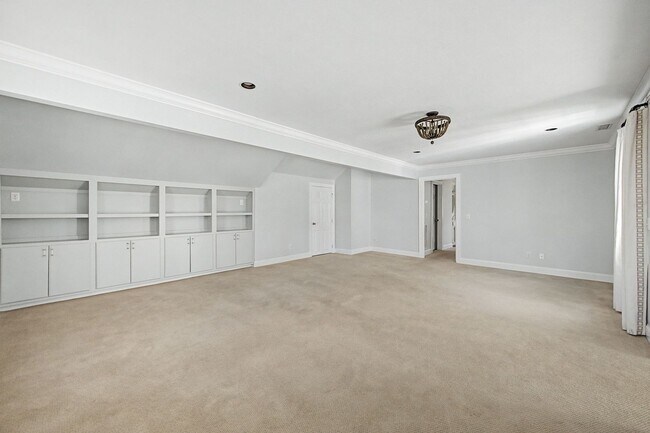 Building Photo - Beautiful 4BD/3.5BA home in the heart of Green Hills.