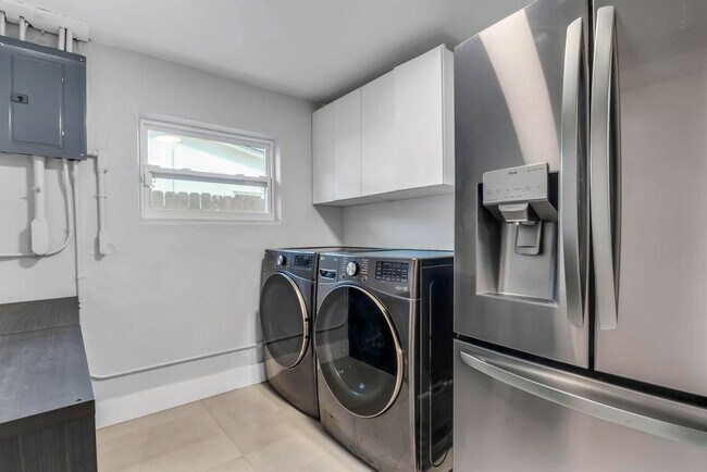 Building Photo - 5070 SW 94th Terrace