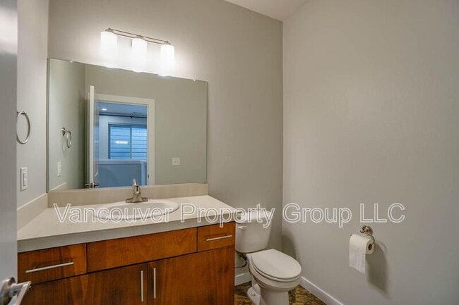 Building Photo - 13010 NE 24th Cir