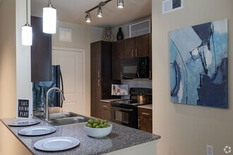 Building Photo - Stylish 1 Bed/1 Bath Living in the Vibrant...