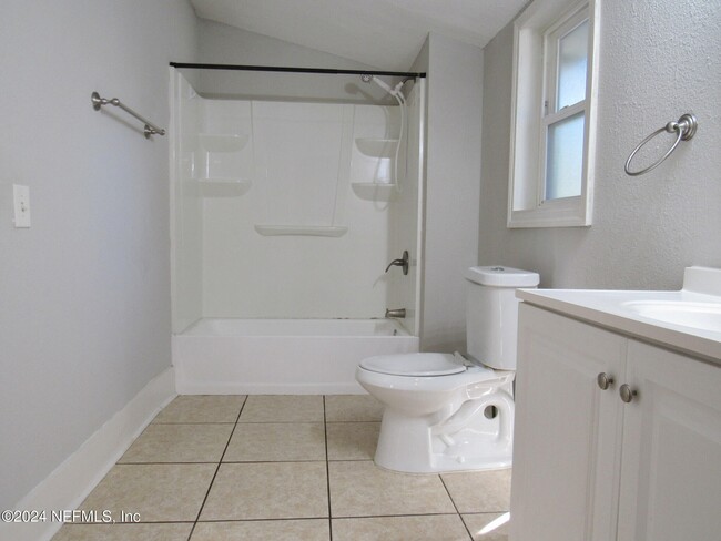 Master Bath - 2425 N Market St