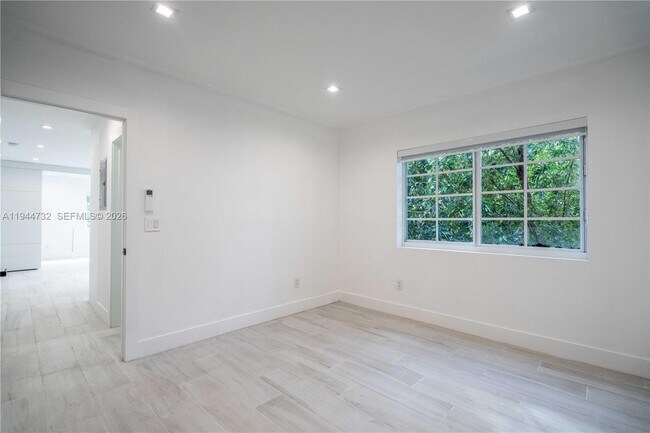 Building Photo - 960 Jefferson Ave