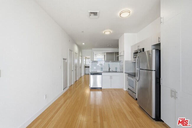 Building Photo - 3810 Wilshire Blvd
