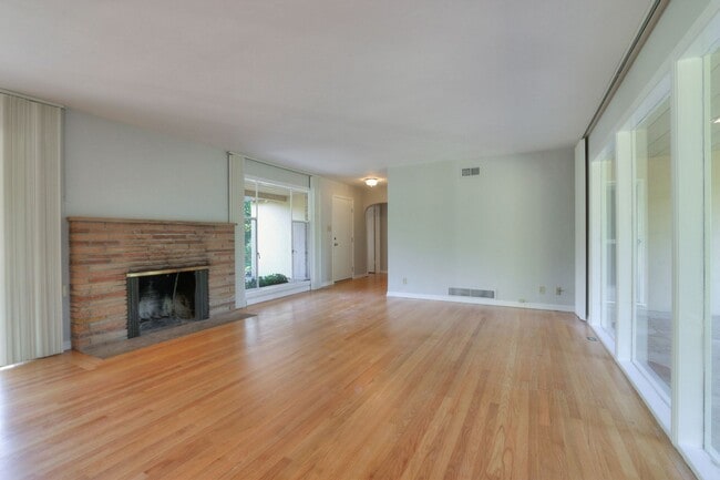 Building Photo - Home For Rent in Beautiful Saratoga!