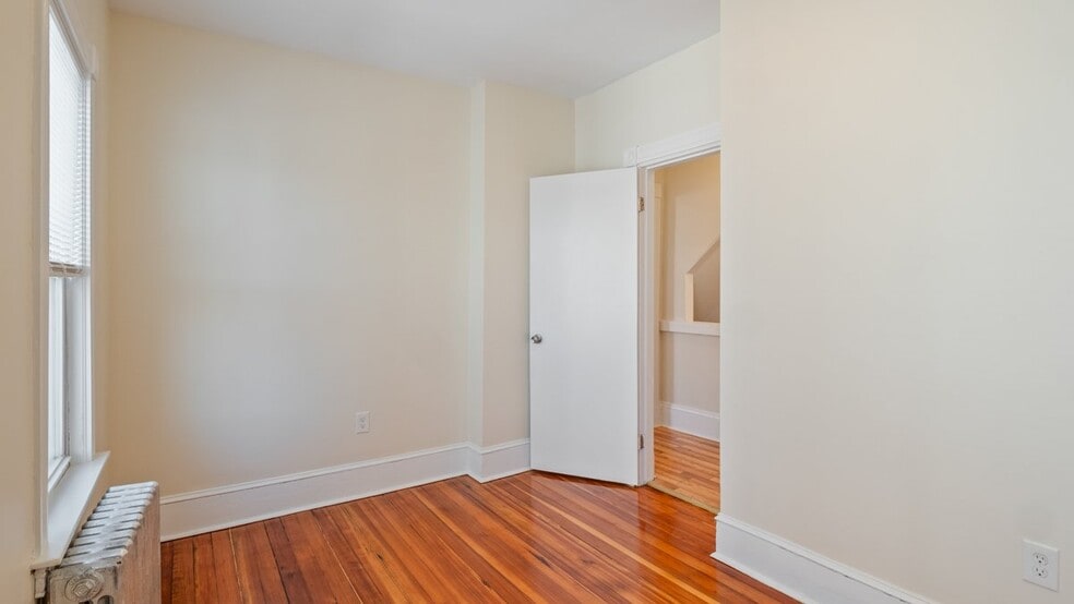 Building Photo - 32 Robinson St