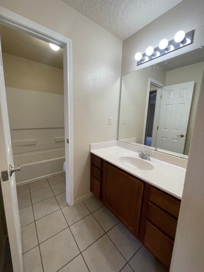 Building Photo - 9620 Sundoro Pl NW