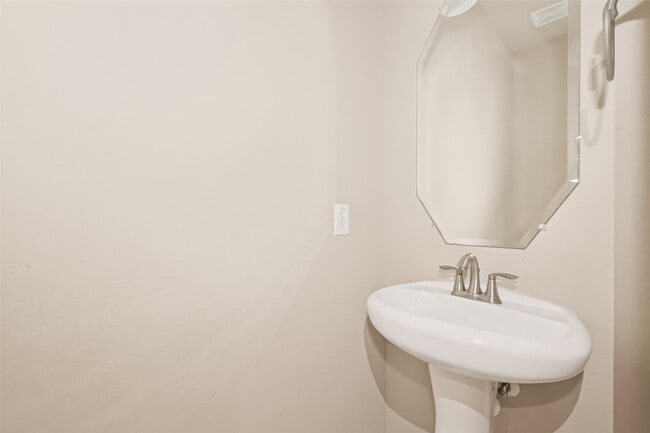 Building Photo - 21514 Venture Park Dr