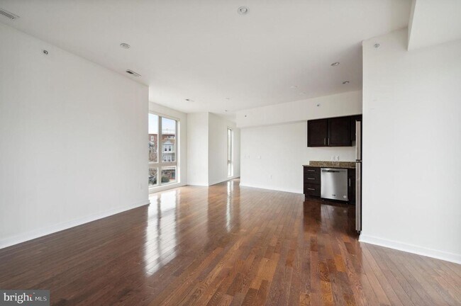 Building Photo - 4610 Cedar Ave