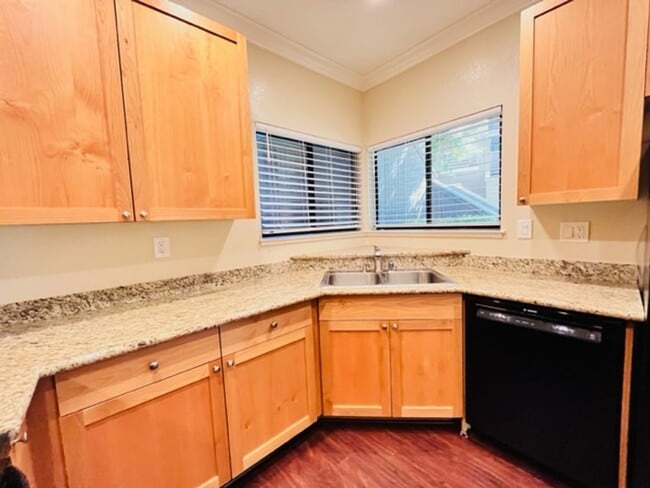 Building Photo - Beautiful, Lower-Level 2BD/2BA, Corner Con...