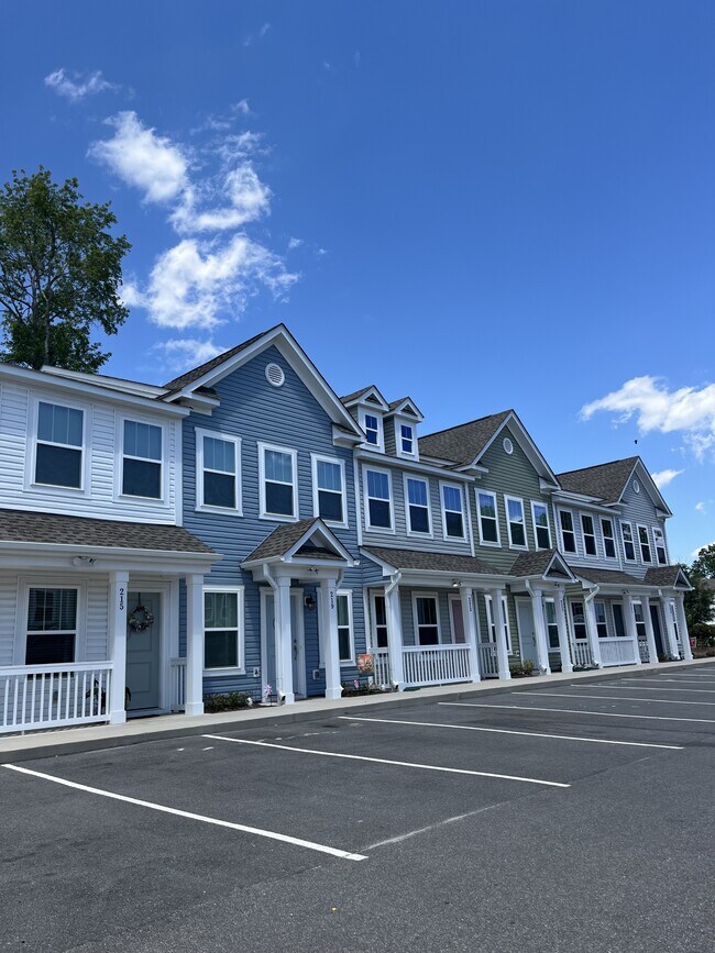 Building Photo - 215 Banbury Ln