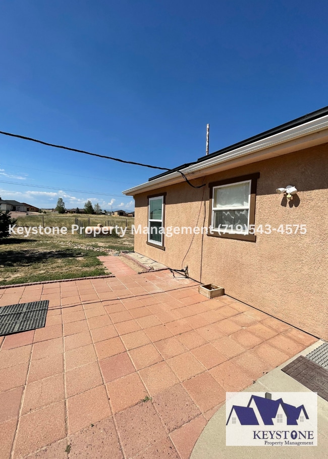 Building Photo - Horse Property with Corrals/Stables - Home...