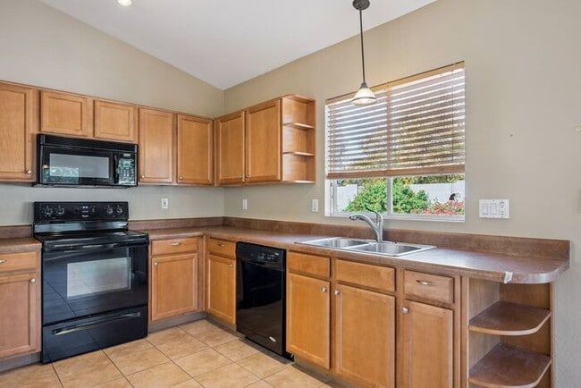 Building Photo - 6664 E Virginia St