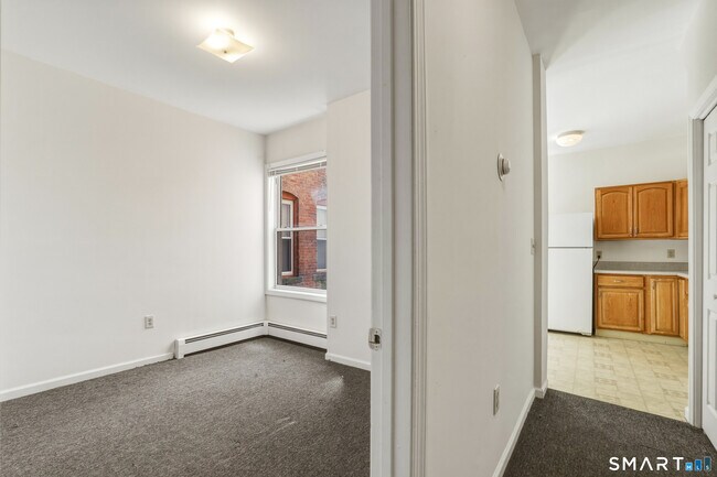 Building Photo - 105 William St