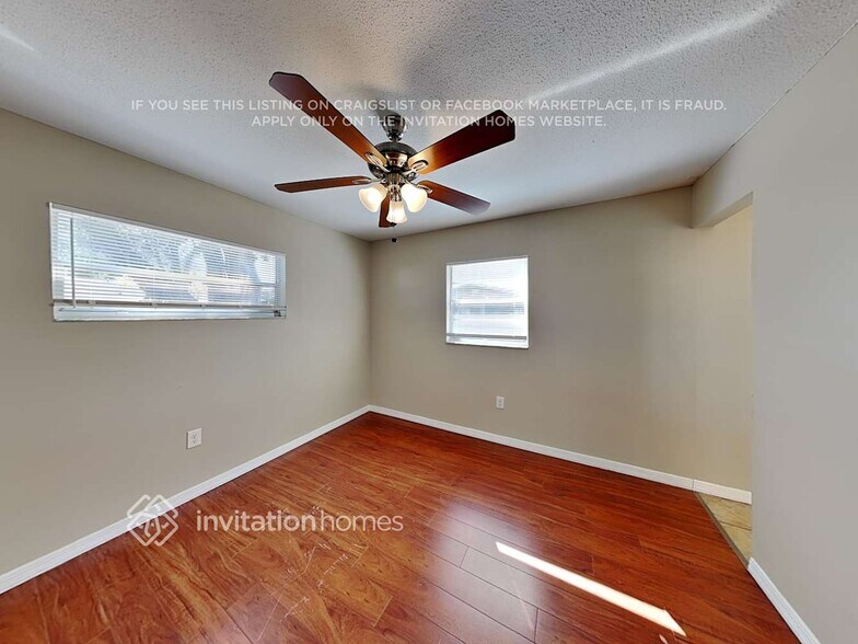 Building Photo - 808 65th Ave W