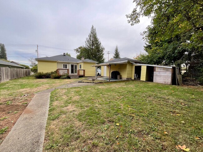 Building Photo - Great 2 Bedroom 1 Bath Home Near the Heart of Shelton