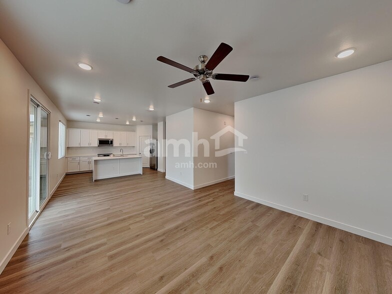 Building Photo - 9727 W Parkway Dr