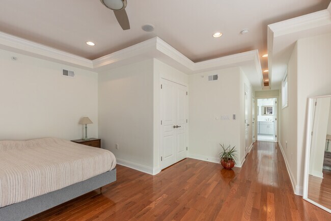 Building Photo - 1900 E Cumberland St