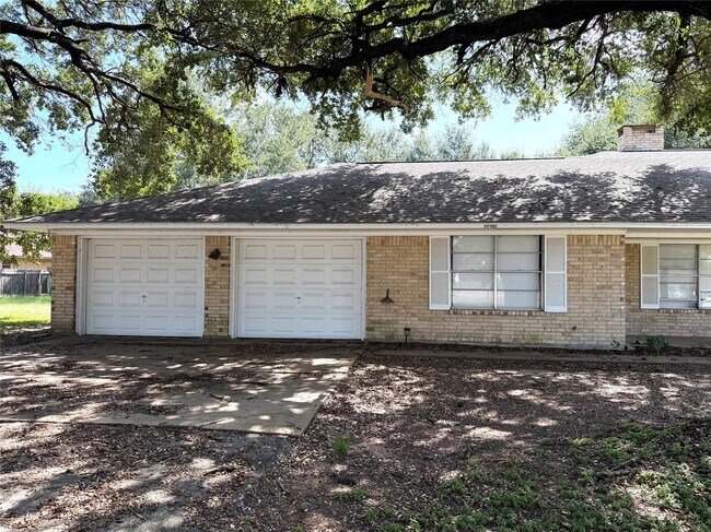 Building Photo - 1410 S Circle St