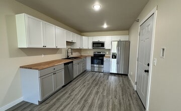 Building Photo - Valley View Estates C