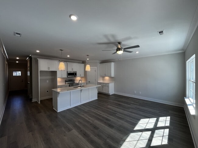 Building Photo - 204 Tyler Cornerstone Trl