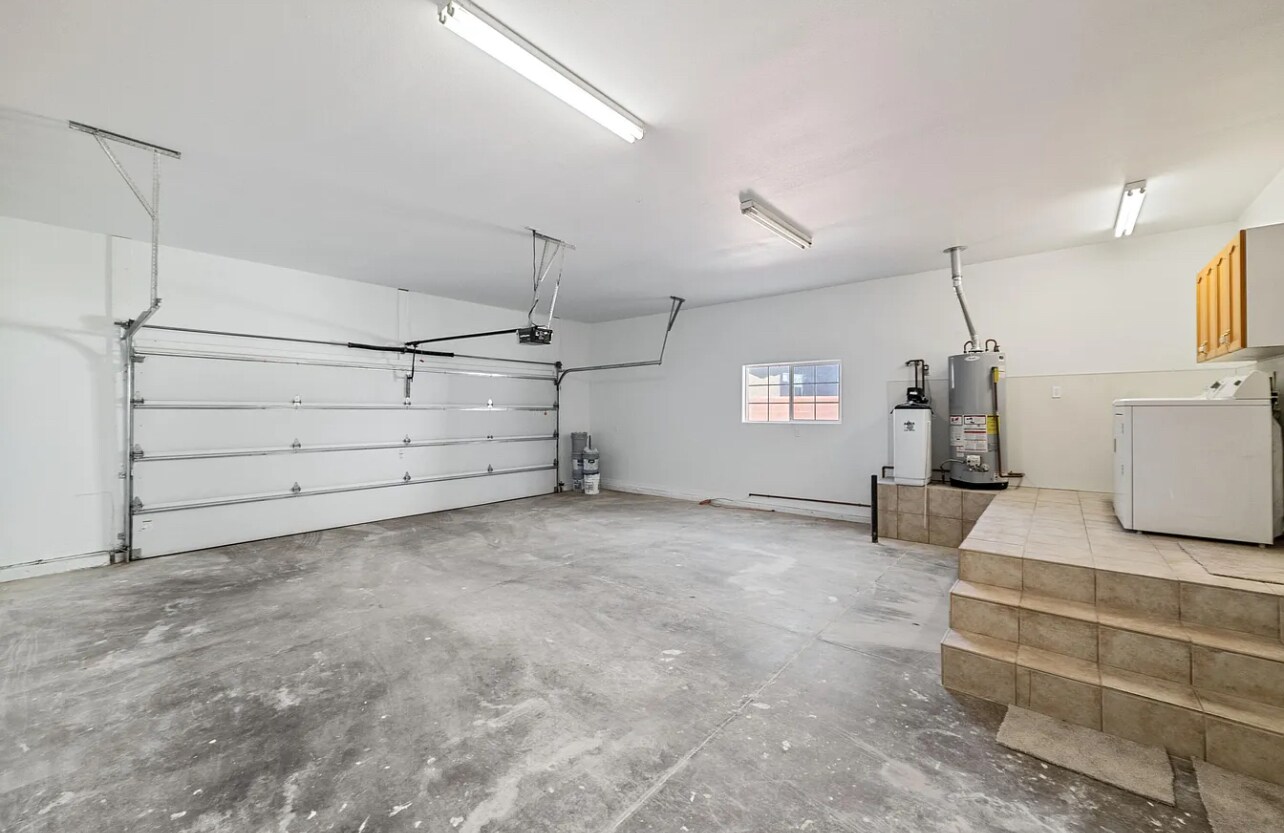 2 Car Garage - 2280 W Vista Ct