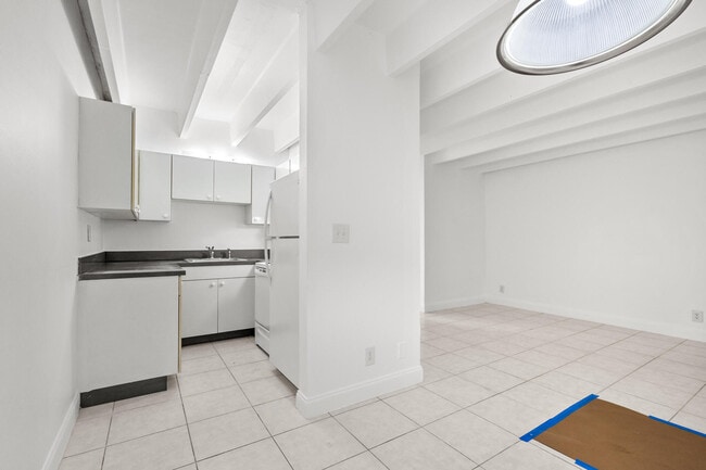 Building Photo - 330 NW 20th St