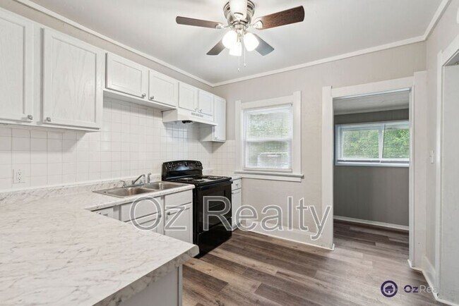 Building Photo - 436 Danberry St
