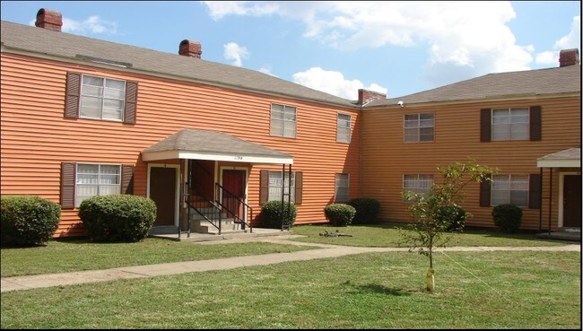 Maureen Manor 2 - Love Tunica