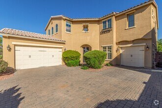 Building Photo - LUXURIOUS Executive Style home in the high...