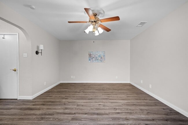Building Photo - 2121 Sunrise Trail