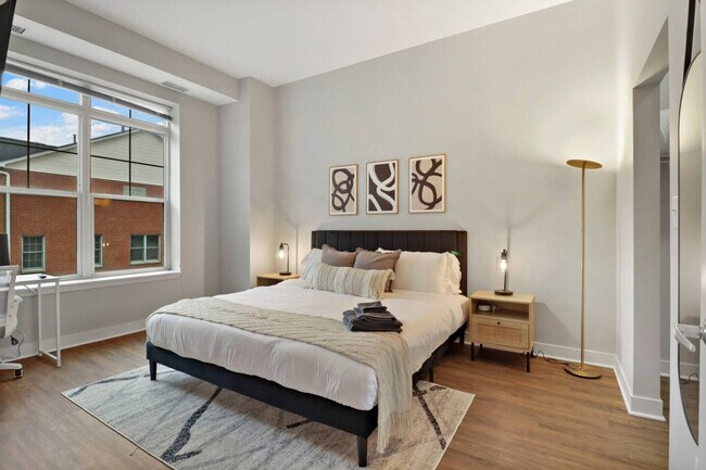 Building Photo - 256 N Addison Ave