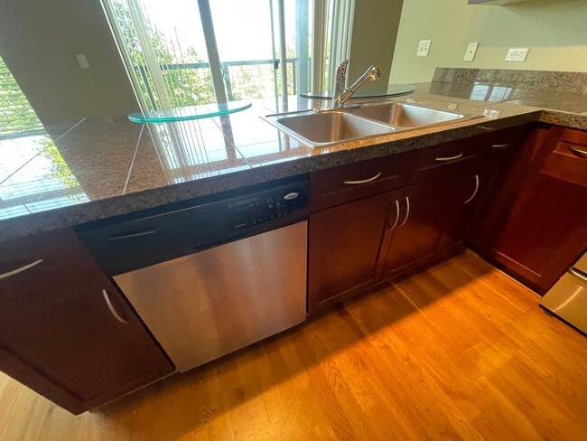 Building Photo - Stylish & Spacious 2-Bedroom Loft-Style Re...