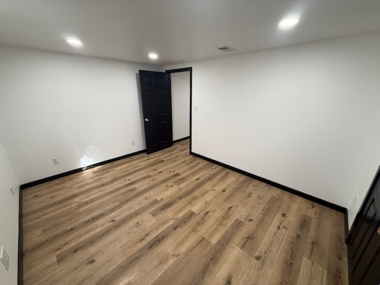 Building Photo - 1725 Elmwood Ln