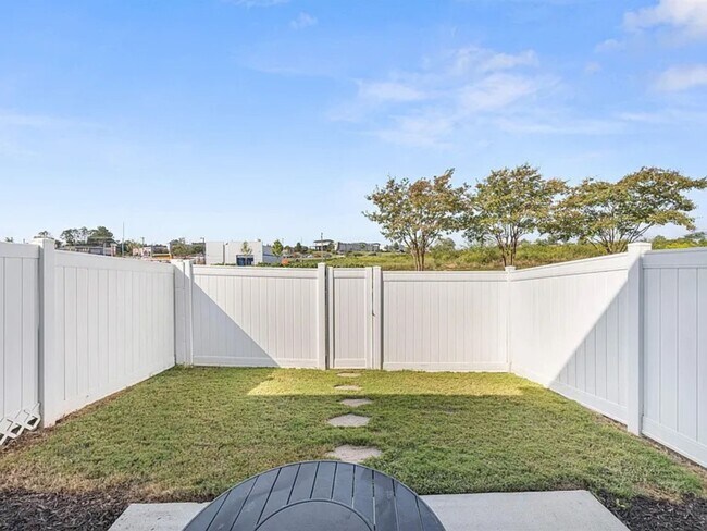 Building Photo - 109 Shallons Dr