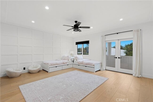 Building Photo - 5946 Woodlake Ave