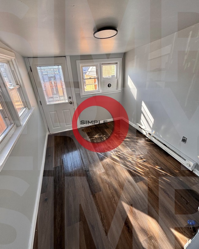 Building Photo - Cozy three-bedroom 1 bath house